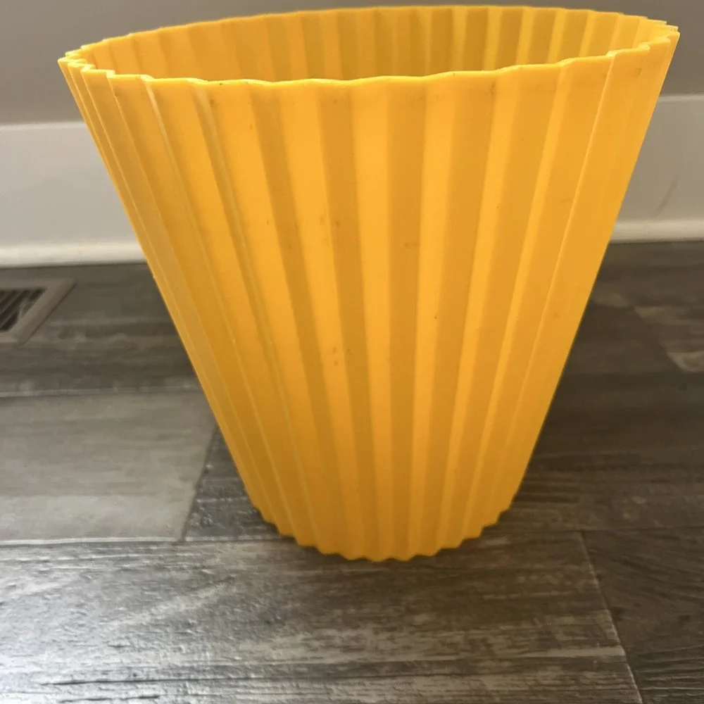 Vtg 1960s Fesco‎  Plastic Waste Paper Basket  #4836 Rare MCM Yellow